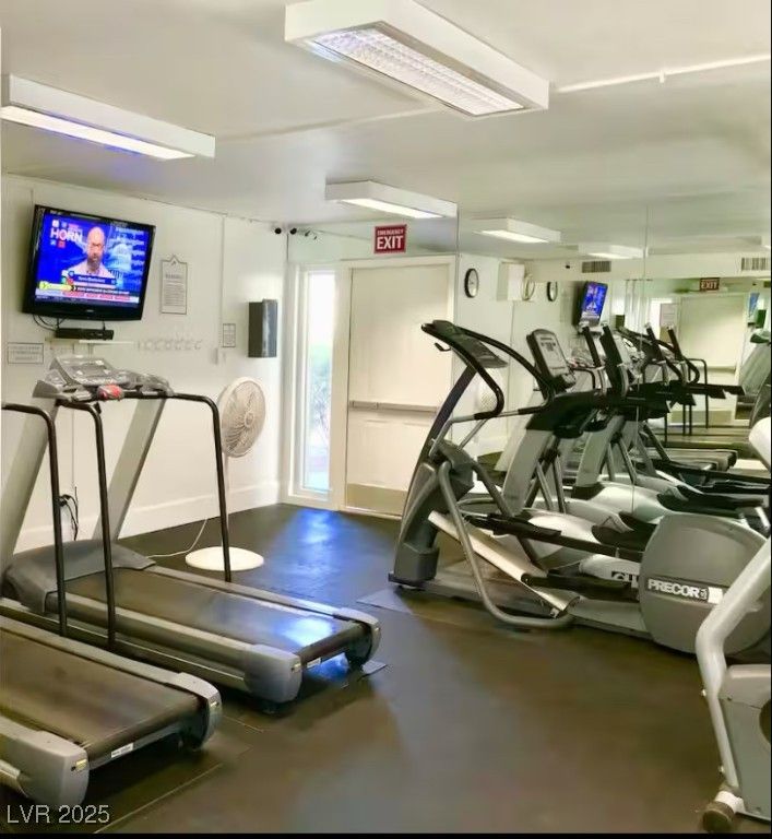 Image 10 of property listing at 698 Oakmont Avenue 1310, Las Vegas, NV 89109