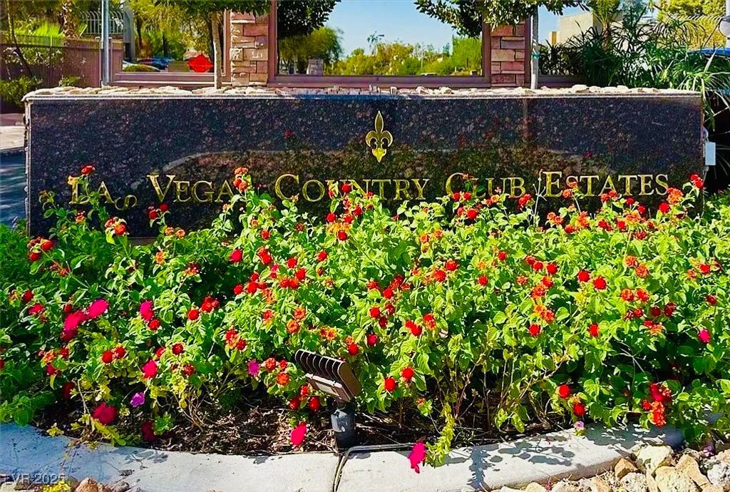 Image 6 of property listing at 698 Oakmont Avenue 1310, Las Vegas, NV 89109