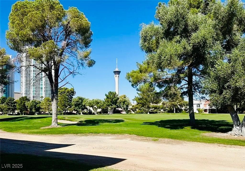 Image 9 of property listing at 698 Oakmont Avenue 1310, Las Vegas, NV 89109