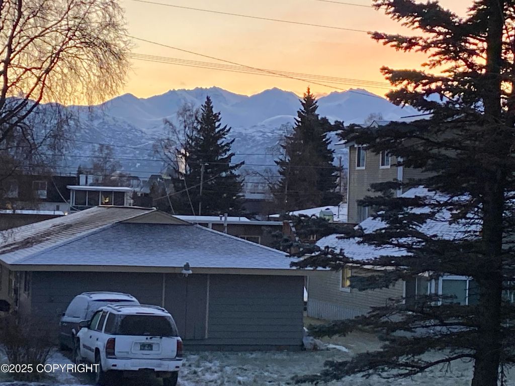 620 W 15th Avenue, Anchorage, AK 99501