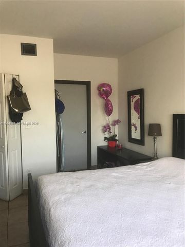 1960 Marseille Dr 305, Miami Beach, FL 33141