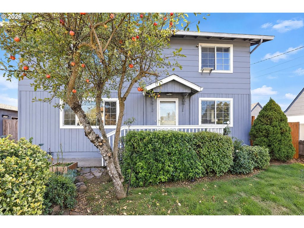 Image 1 of property listing at 223 W ELLENDALE Ave, Dallas, OR 97338