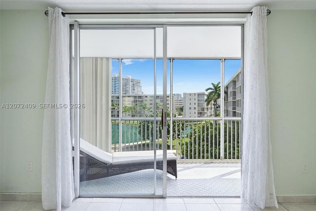 2903 Point East Dr K414, Aventura, FL 33160