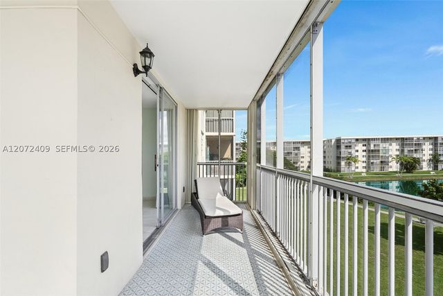 2903 Point East Dr K414, Aventura, FL 33160