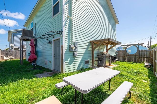 2203 56th Street, Galveston, TX 77551