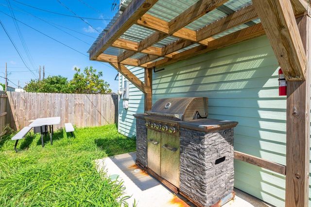 2203 56th Street, Galveston, TX 77551