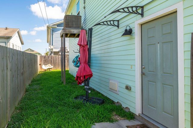 2203 56th Street, Galveston, TX 77551