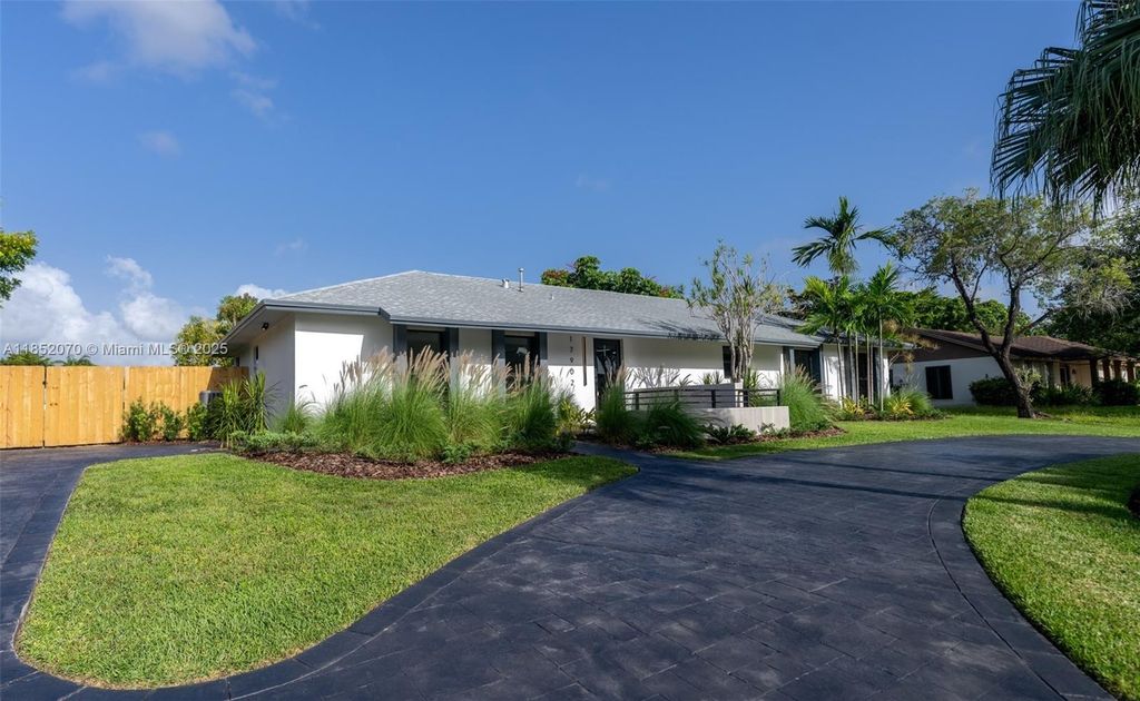 17902 SW 87th Pl, Palmetto Bay, FL 33157
