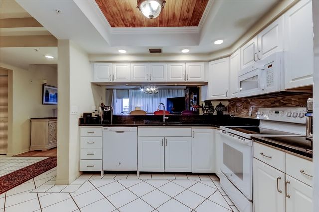 6205 SHORELINE DRIVE 1304, Seminole, FL 33708