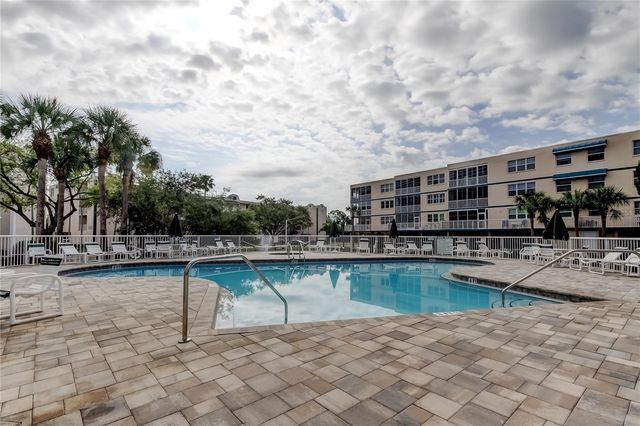 6205 SHORELINE DRIVE 1304, Seminole, FL 33708