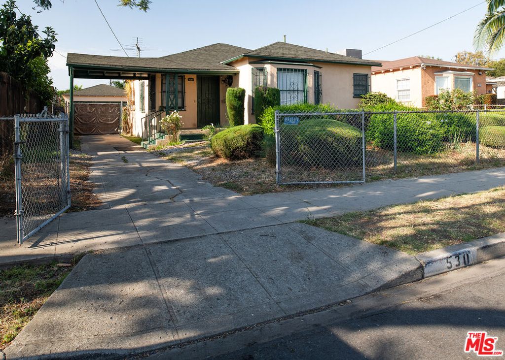 Image 1 of property listing at 530 W 89th St, Los Angeles, CA 90044