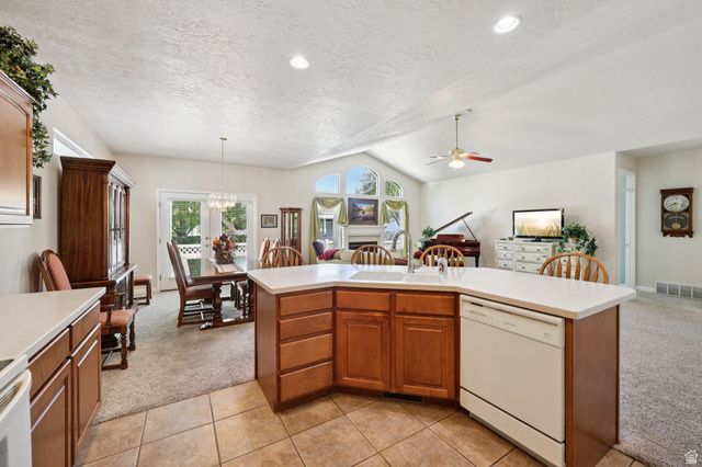 1534 W HOMECOMING AVE, South Jordan, UT 84095