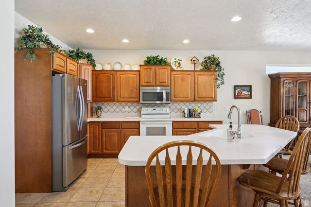 1534 W HOMECOMING AVE, South Jordan, UT 84095