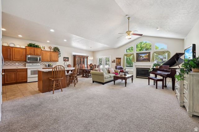 1534 W HOMECOMING AVE, South Jordan, UT 84095