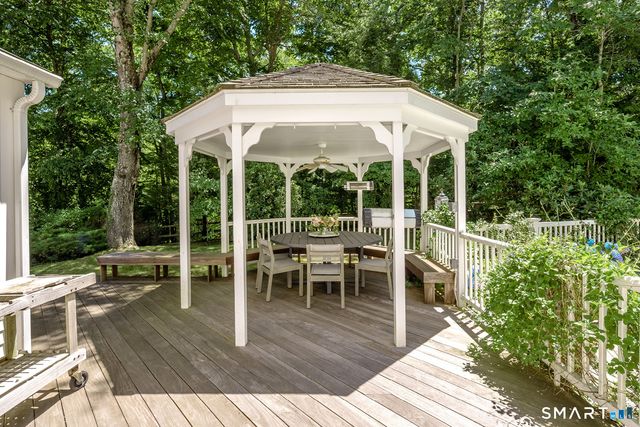 34 Laurel Lake West, Weston, CT 06883