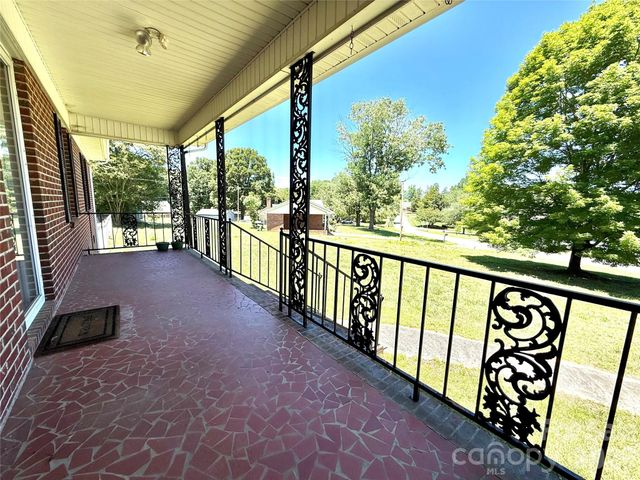 1106 Laurel Woods Drive, Gastonia, NC 28052