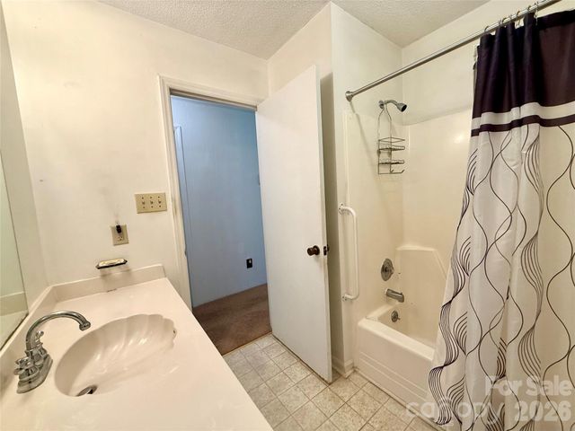 1106 Laurel Woods Drive, Gastonia, NC 28052