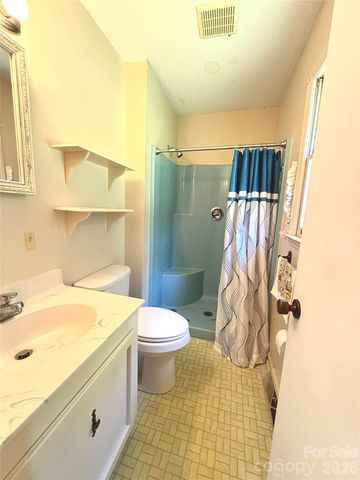 1106 Laurel Woods Drive, Gastonia, NC 28052