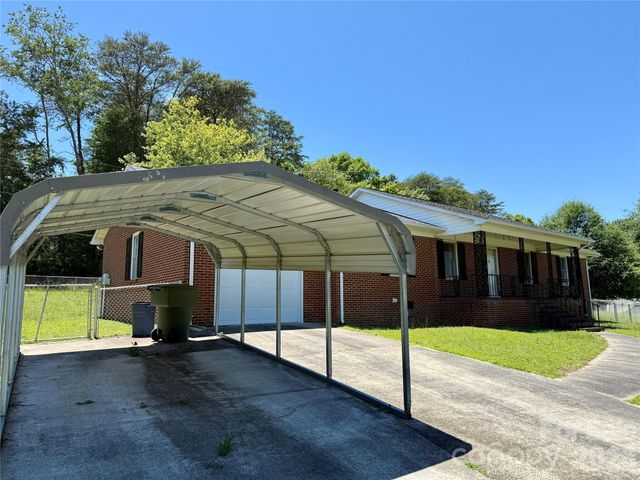 1106 Laurel Woods Drive, Gastonia, NC 28052