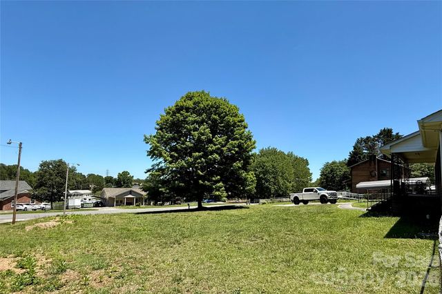 1106 Laurel Woods Drive, Gastonia, NC 28052
