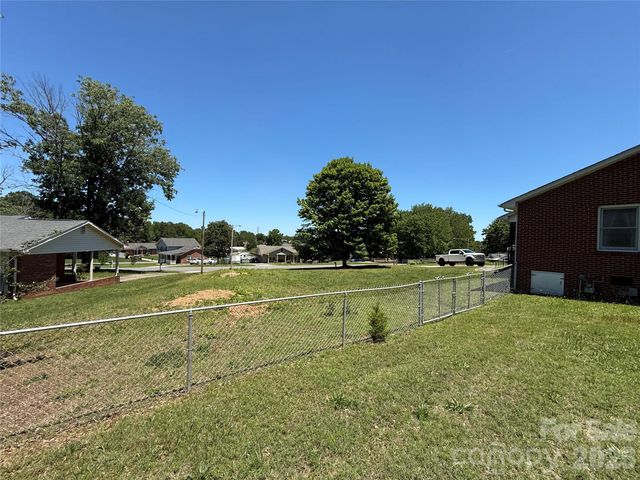 1106 Laurel Woods Drive, Gastonia, NC 28052