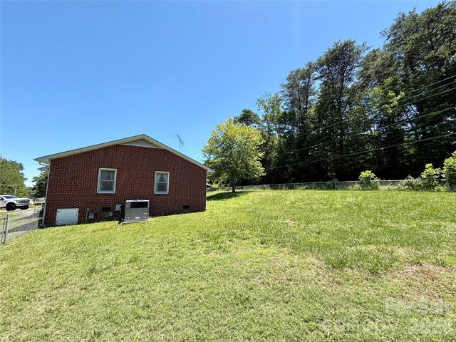 1106 Laurel Woods Drive, Gastonia, NC 28052