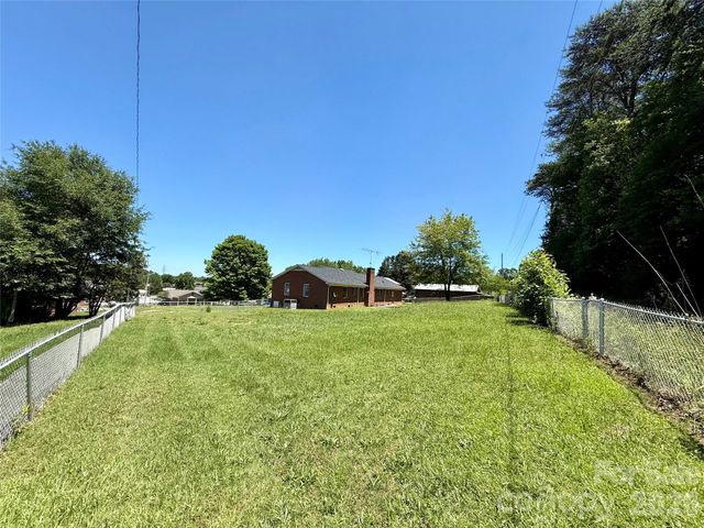 1106 Laurel Woods Drive, Gastonia, NC 28052