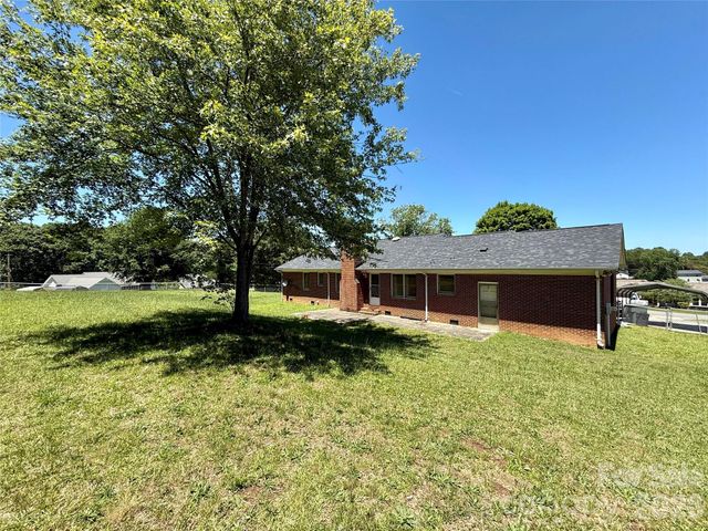 1106 Laurel Woods Drive, Gastonia, NC 28052