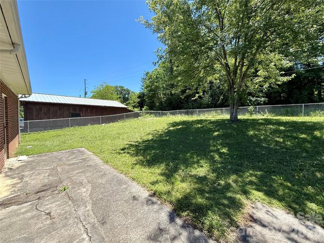 1106 Laurel Woods Drive, Gastonia, NC 28052