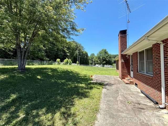 1106 Laurel Woods Drive, Gastonia, NC 28052