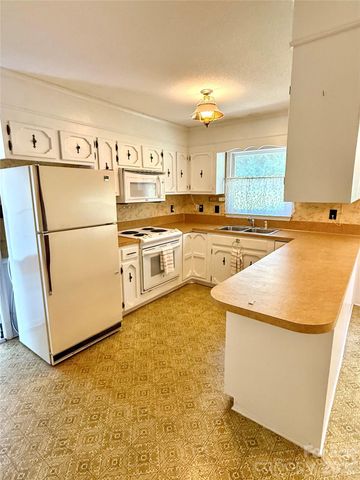 1106 Laurel Woods Drive, Gastonia, NC 28052