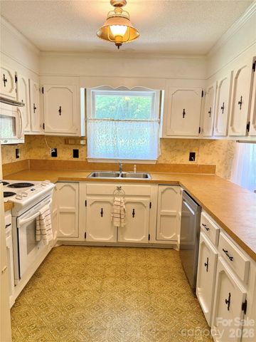 1106 Laurel Woods Drive, Gastonia, NC 28052
