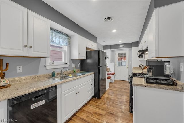 912 Dawnwood Drive, Parma, OH 44134