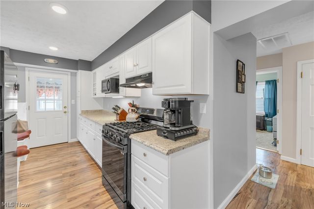 912 Dawnwood Drive, Parma, OH 44134