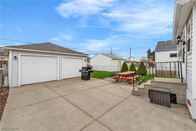 912 Dawnwood Drive, Parma, OH 44134