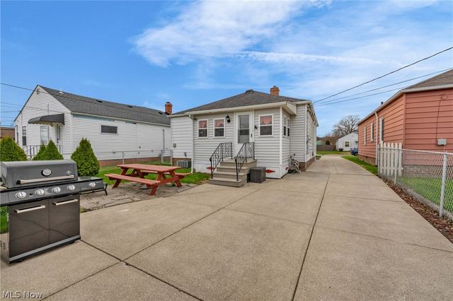 912 Dawnwood Drive, Parma, OH 44134