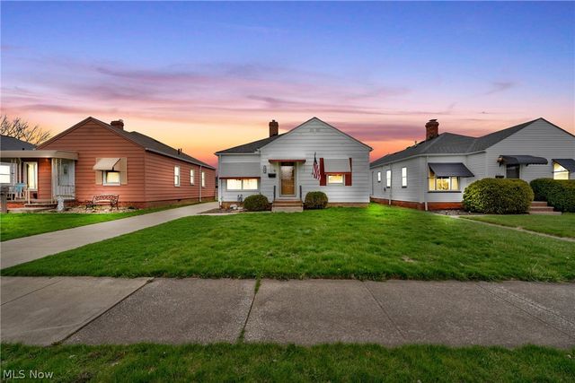 912 Dawnwood Drive, Parma, OH 44134