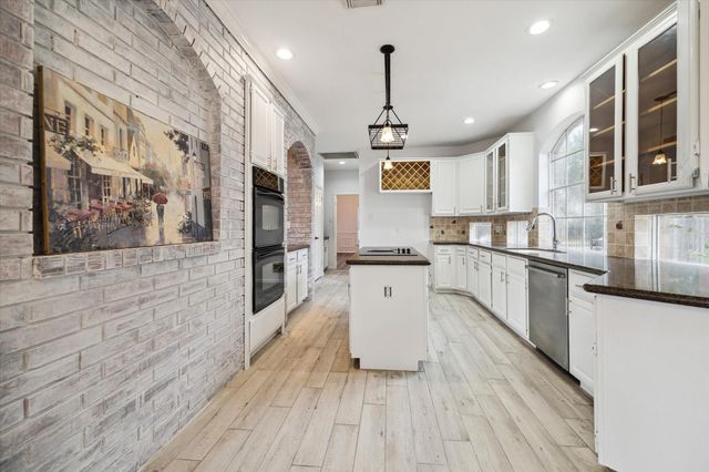 2715 Oakland Drive, Sugar Land, TX 77479