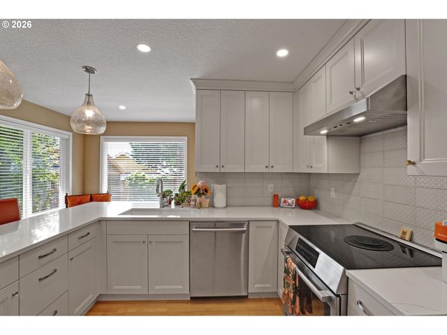 7437 Sw 32ND Ave, Portland, OR 97219