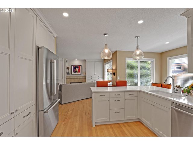 7437 Sw 32ND Ave, Portland, OR 97219
