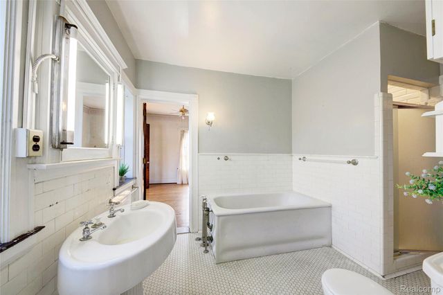 121 Longfellow Street, Detroit, MI 48202