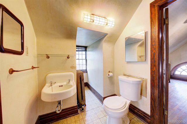 121 Longfellow Street, Detroit, MI 48202