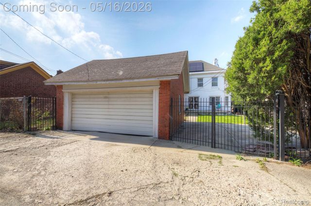 121 Longfellow Street, Detroit, MI 48202