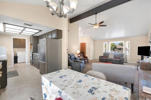 2700 Driftwood Dr, Madera, CA 93637