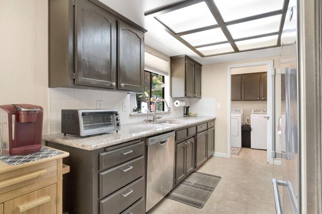 2700 Driftwood Dr, Madera, CA 93637