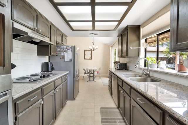 2700 Driftwood Dr, Madera, CA 93637