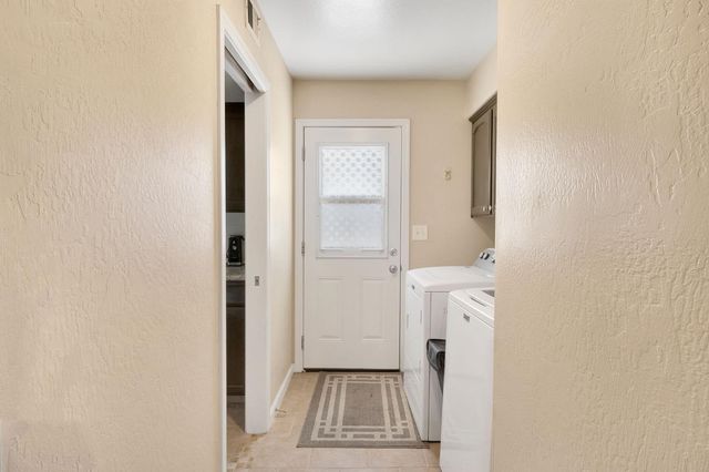 2700 Driftwood Dr, Madera, CA 93637