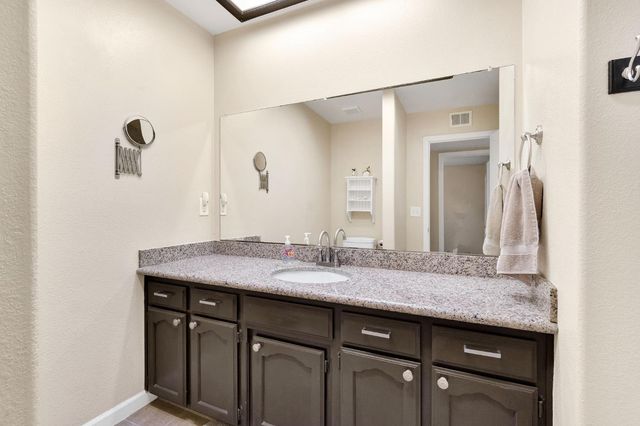 2700 Driftwood Dr, Madera, CA 93637