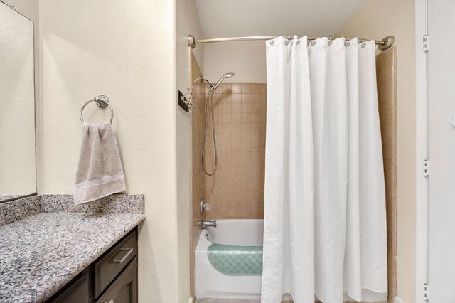 2700 Driftwood Dr, Madera, CA 93637