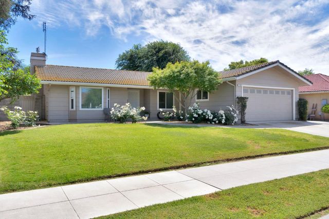 2700 Driftwood Dr, Madera, CA 93637
